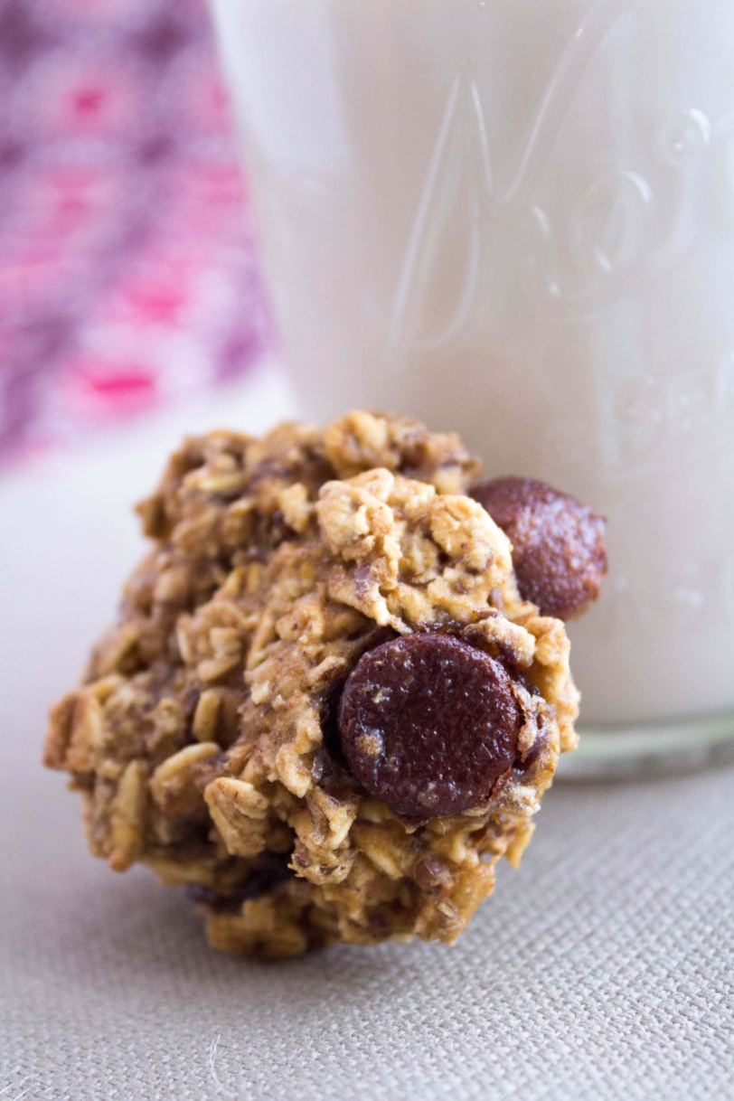 mindful eating tips while eating cookies