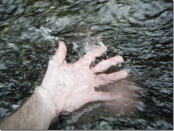 083