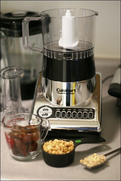 how to make Peanut Cinnamon Date Balls