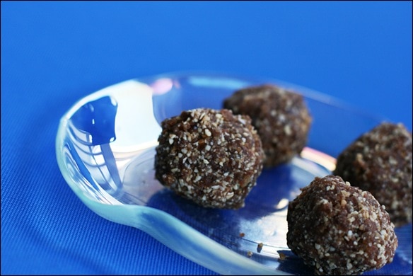 Peanut Cinnamon Date Balls