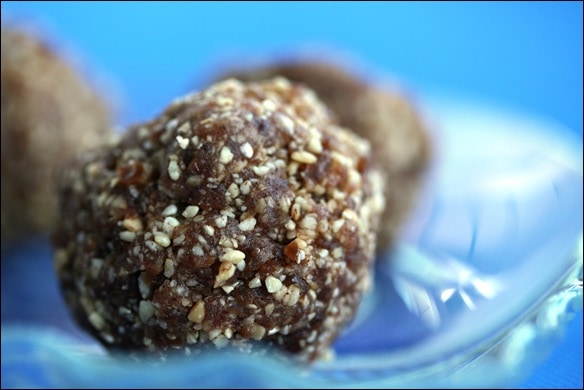 Peanut Cinnamon Date Balls