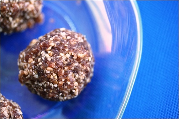 Peanut Cinnamon Date Balls