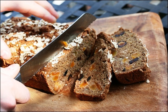 slicing spelt bread