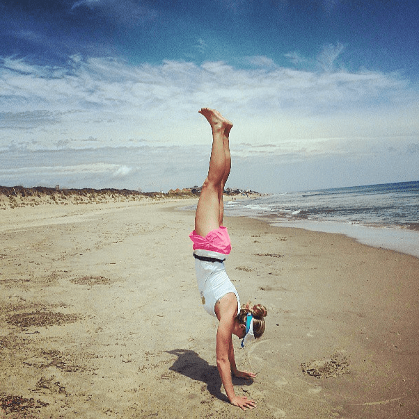 handstand_on_the_beach