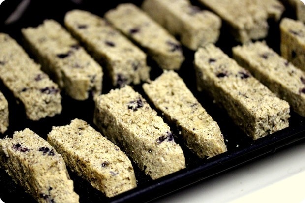 how to make wild blueberry biscotti 