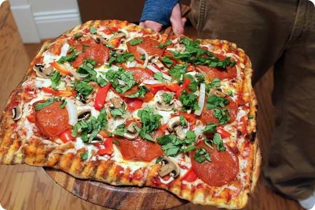 how to grill pizza