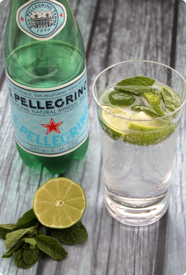 sparkling water with lime and mint