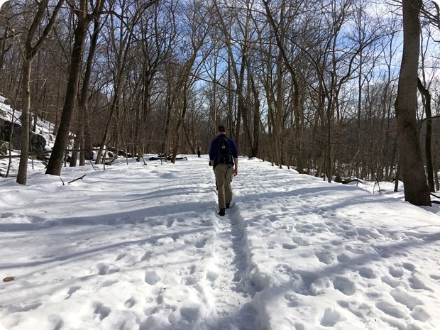 hiking great falls park in the snow