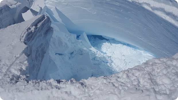 mt rainier snow crevasse