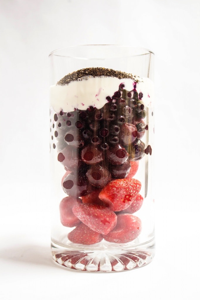 berry greek yogurt smoothie