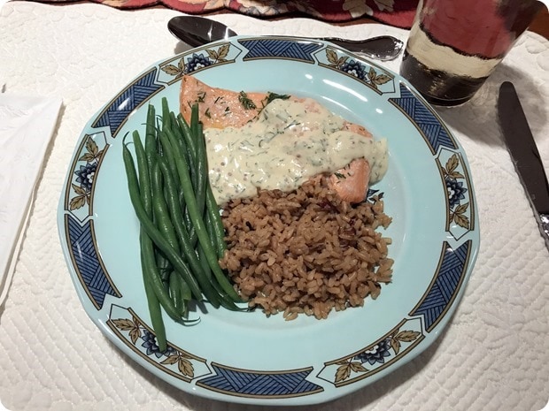 salmon with yogurt dill sauce
