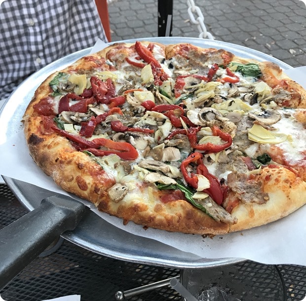faccia luna pizza