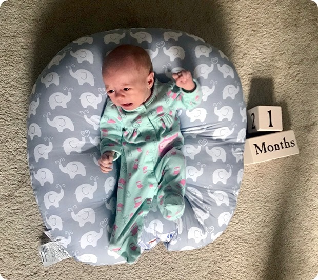 1 month old baby photo outtake