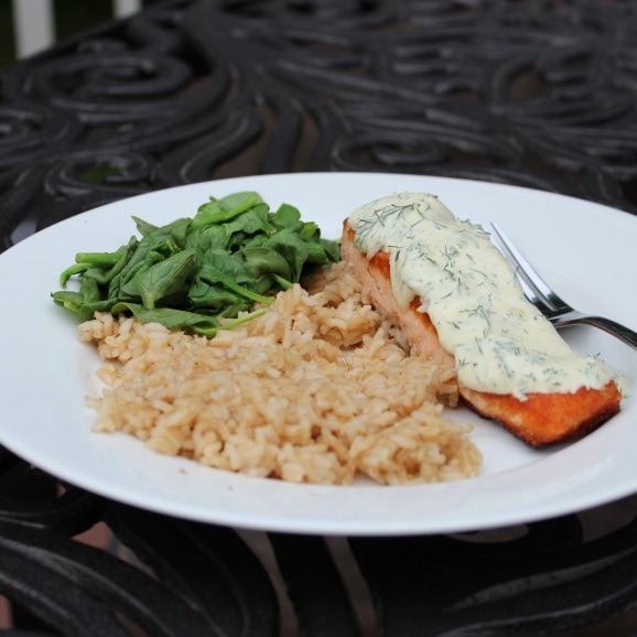 salmon with dill yogurt sauce
