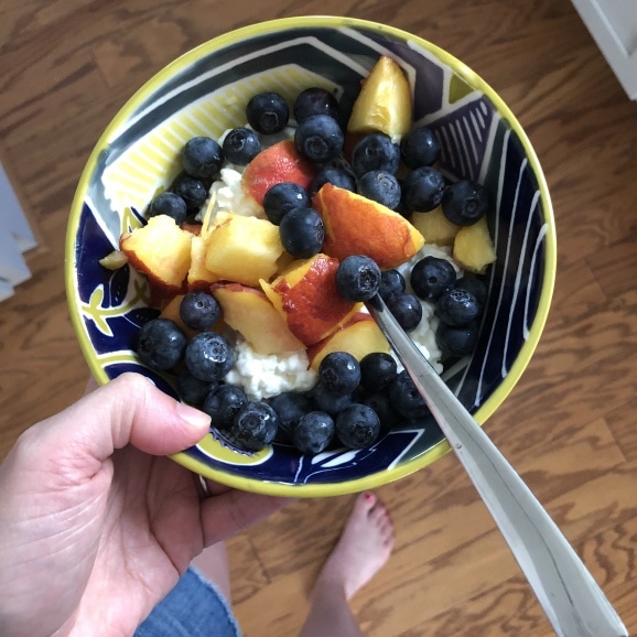 summer peaches with cottage cheese and blueberries