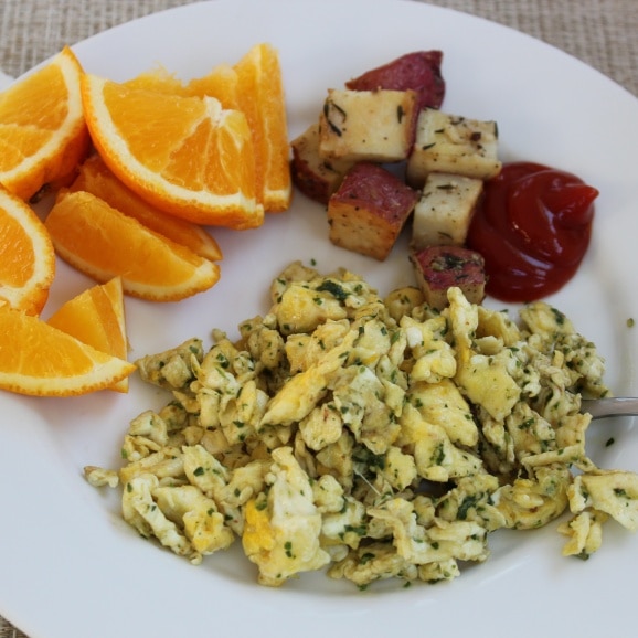 pesto scrambled eggs