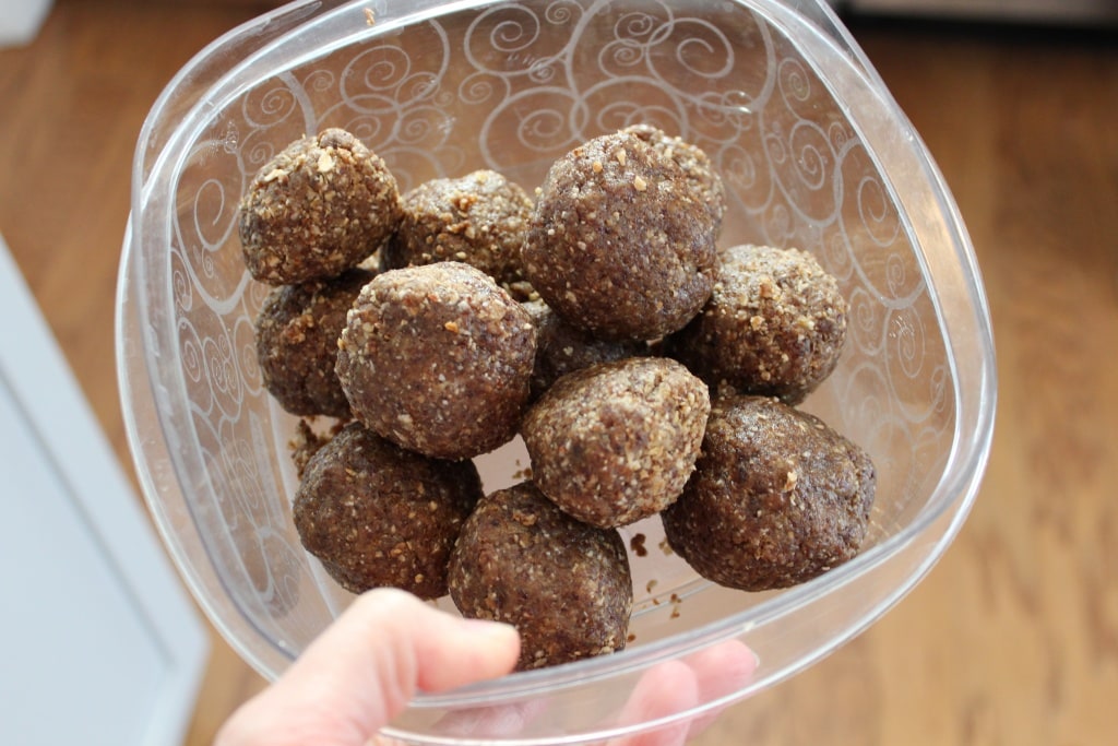 easy oatmeal raisin energy balls