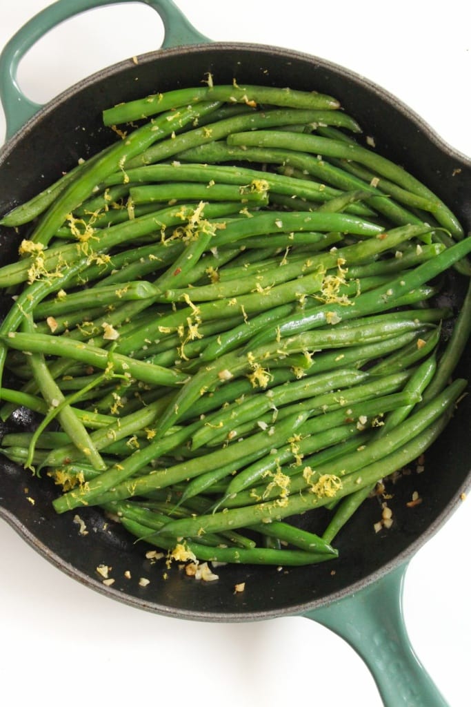 garlic lemon string beans in a skillet