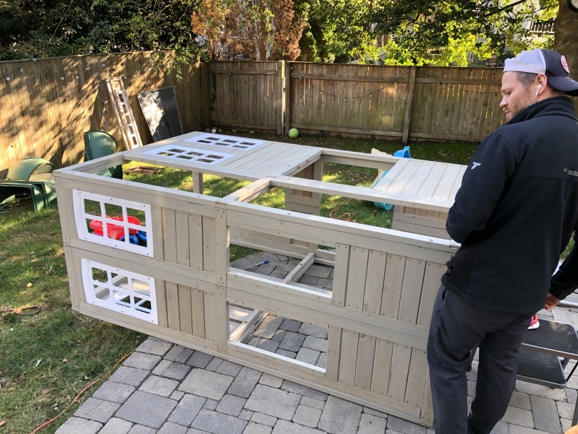 awesome backyard playhouse for toddlers