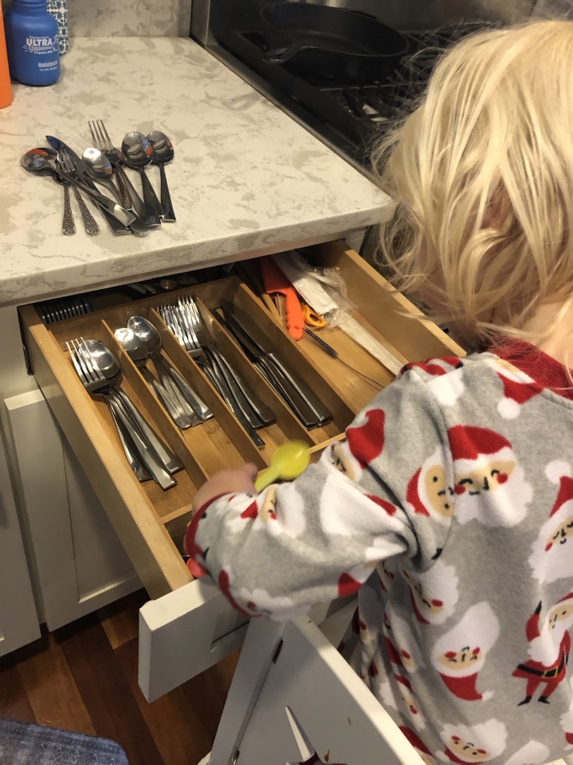 organize the silverware game for toddlers