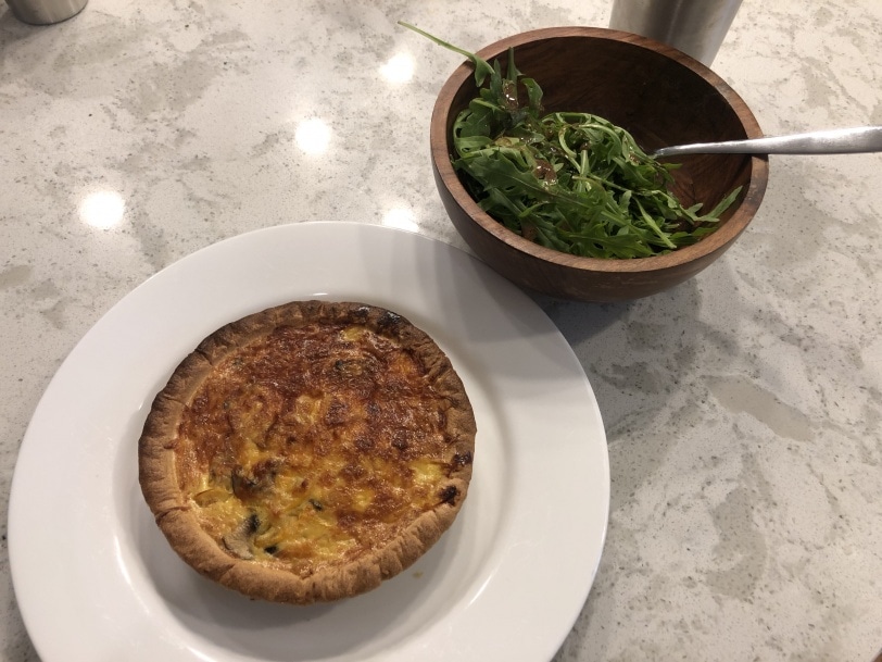yellow pepper and mushroom quiche with arugula