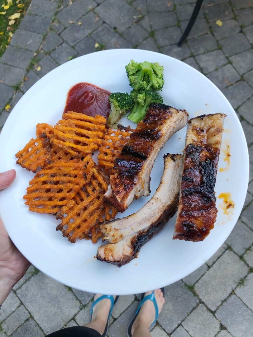 homemade ribs with sweet potato fries and broccoli