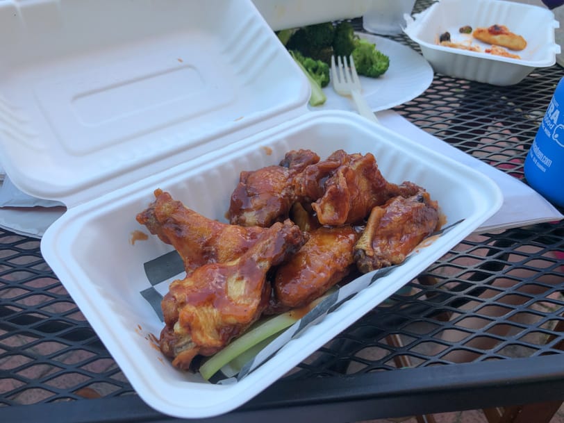 wings outside at del ray pizza