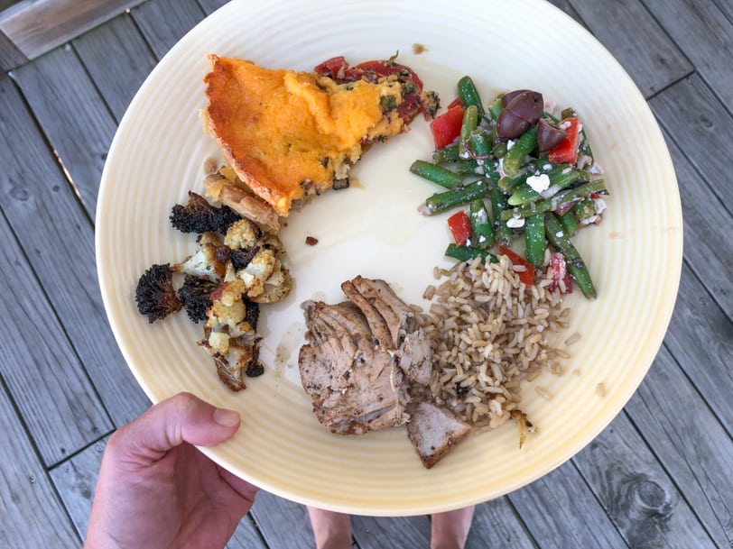 tuna with tomato pie and veggies