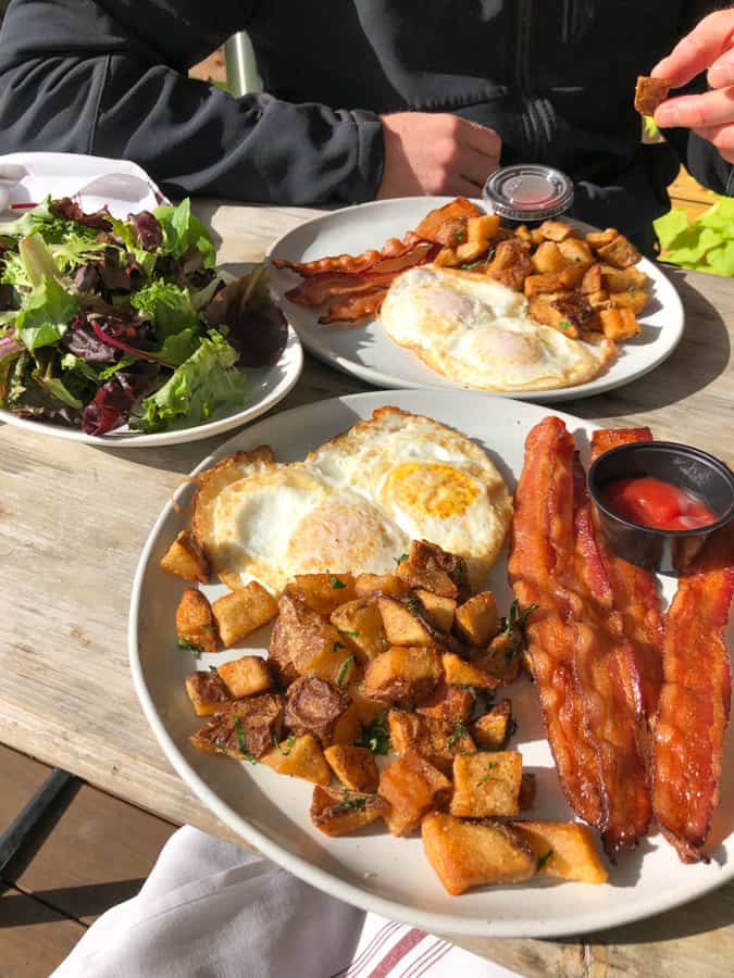 outdoor brunch at eveningstar cafe