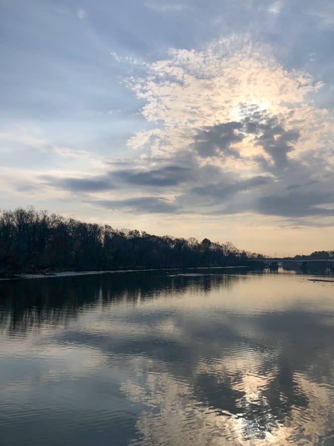 view of the potomac river from the bridge to roosevelt island