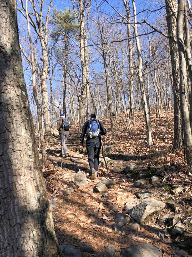 hiking raven rocks in december