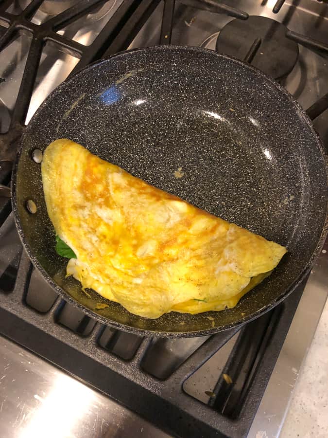 egg cheese and spinach omelette