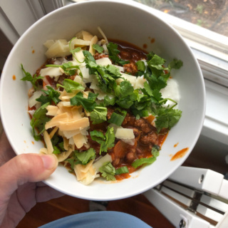 beef and black bean chili with toppings