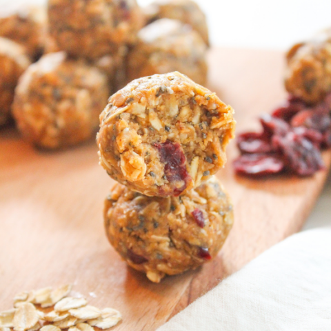 Easy No Bake Peanut Butter Bliss Balls with Oats (5 Ingredients)