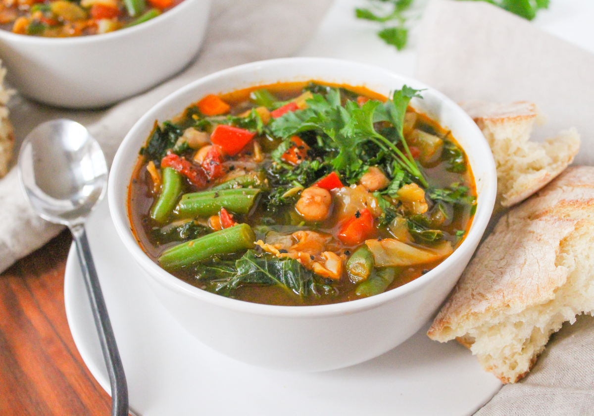 instant pot vegetable soup with crusty bread