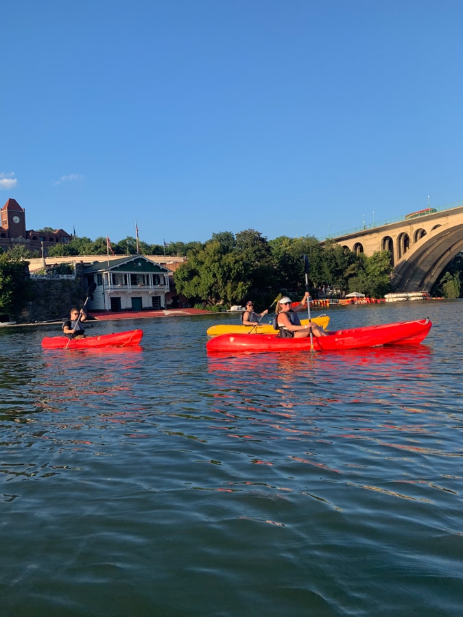 kayaking in the potomac river near georgetown dc