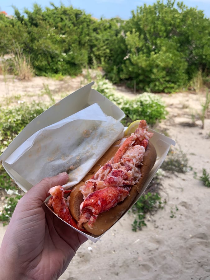 lobster roll from la la lobster