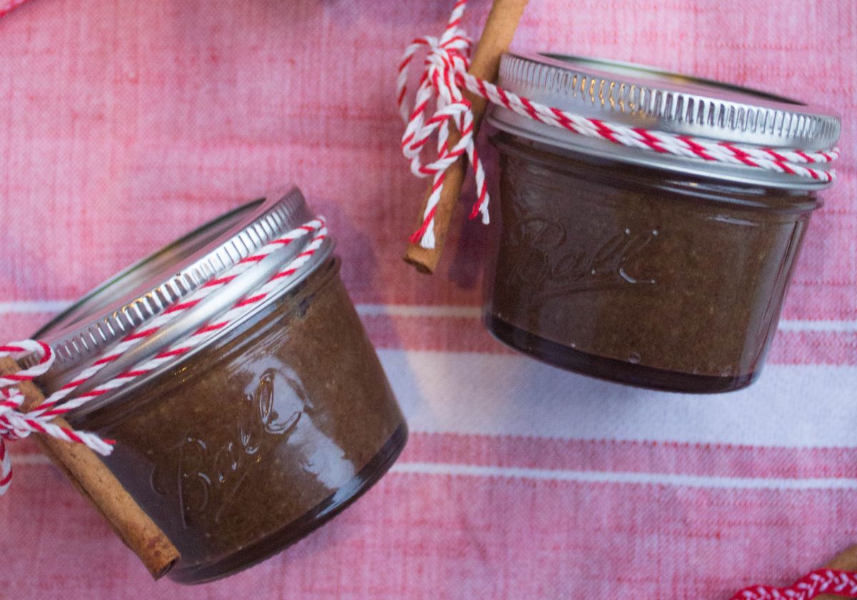 gingerbread pecan butter in holiday mason jars